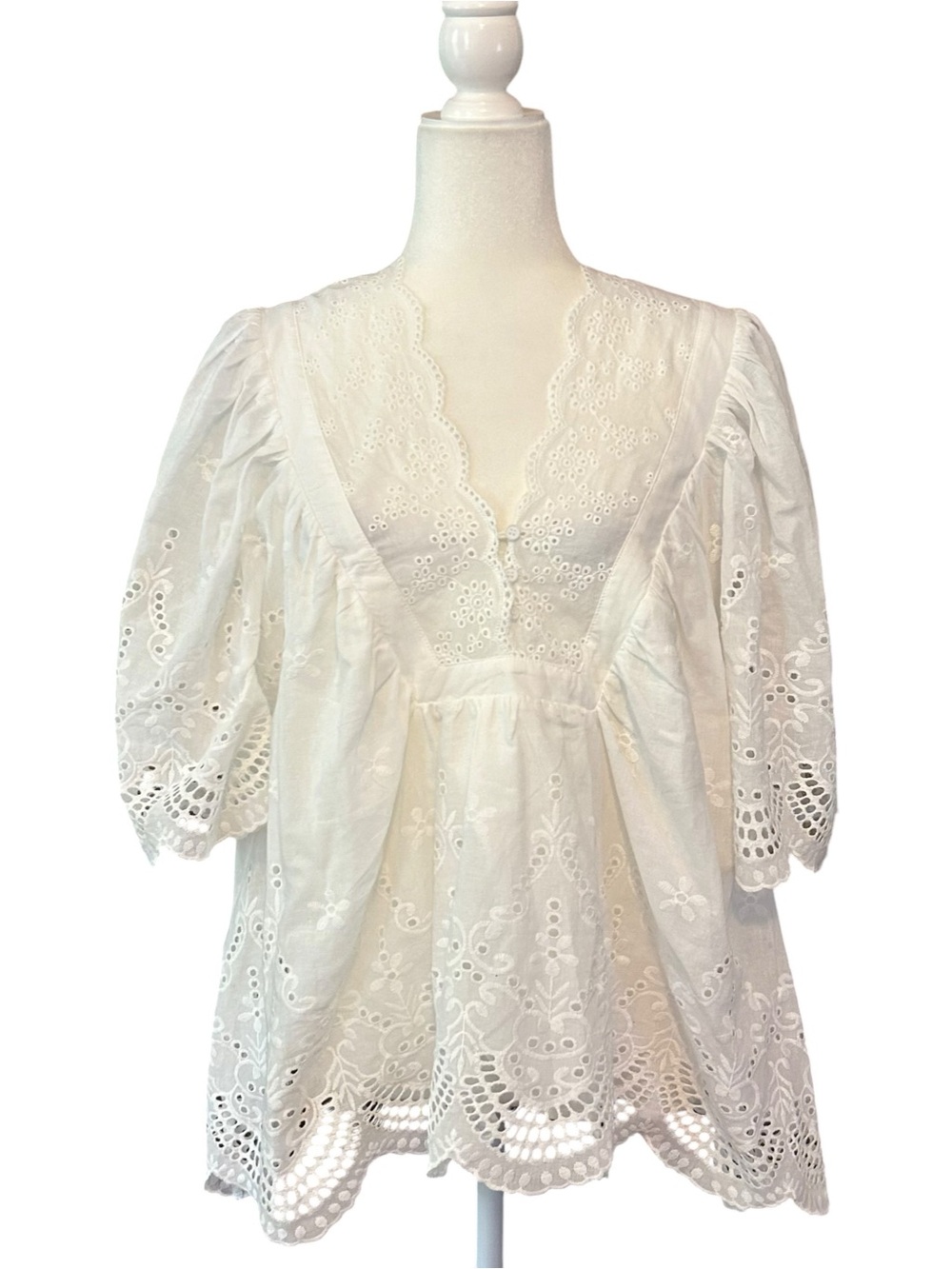 NWT FATE Eyelet V-Neck Peasant Blouse Women’s SZ Medium in White Cotton